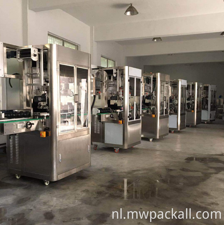 Hoge snelheid auto drinkwater krimpkous plastic bekers etiketteermachine voor krimpkous labelmachine;